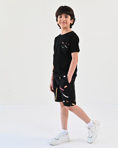 BLACK SOLID TSHIRT WITH ABSTRACT POCKET